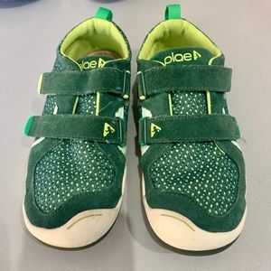 Green Ty Plae shoes Size 3